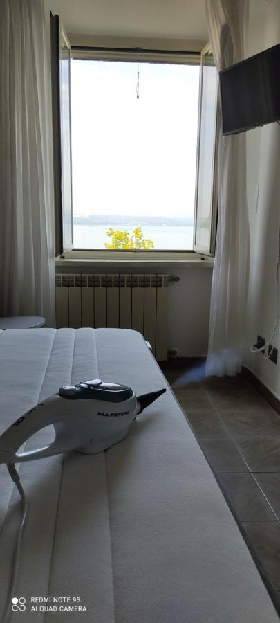 Iride Sul Lago 1 Via Principessa Jolanda 10-Piazza Del Molo Ангвиллара-Сабация Экстерьер фото