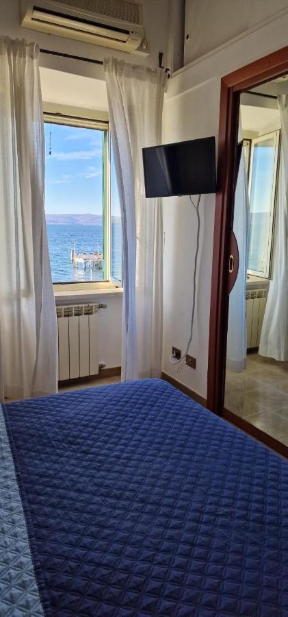 Iride Sul Lago 1 Via Principessa Jolanda 10-Piazza Del Molo Ангвиллара-Сабация Экстерьер фото